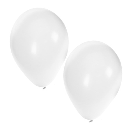 Witte versiering 15 ballonnen en 2 vlaggenlijnen